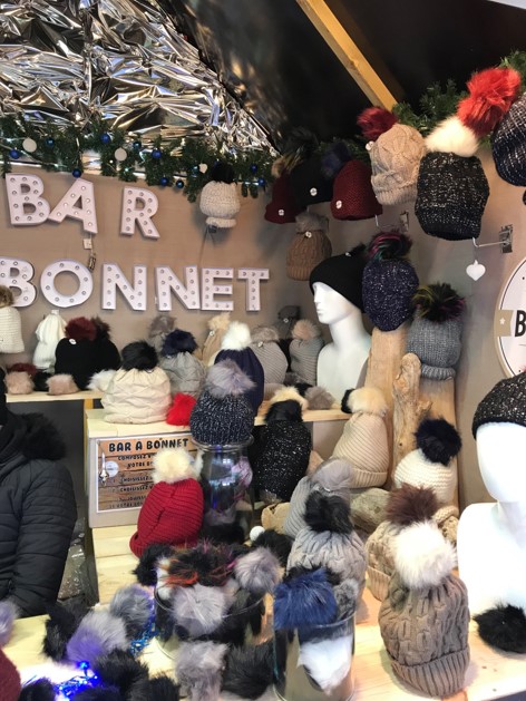 Chalet de bonnet au marché de noël de Boulogne Billancourt