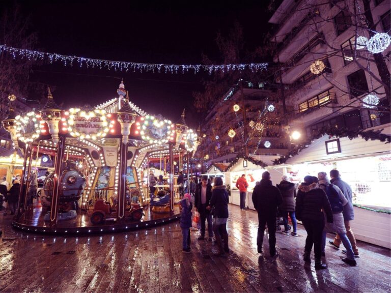 manege enfant sur la grand place du marche de noel de boulogne billancourt