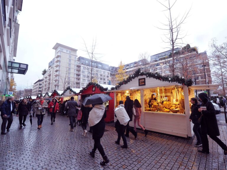 affluence au marche de noel de boulogne-billancourt
