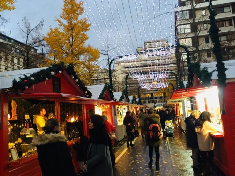 la nuit tombe sur le marche de noel de boulogne-billancourt