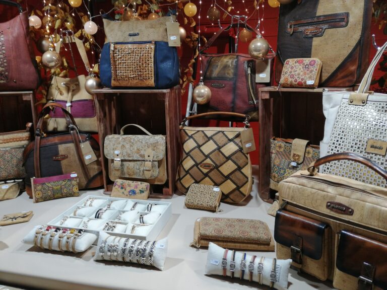accessoires en liege au marche de noel boulogne billancourt